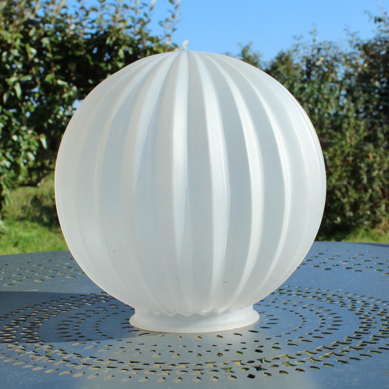 La Boule Sphère en Verre Ouverte à Suspendre ou Poser 10 cm