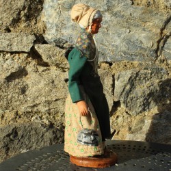 santon-de-provence-femme-boulangère-habillée-25-cm-crèche