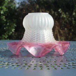 abat-jour-tulipe-rose-luminaire-vintage-decoration-retro