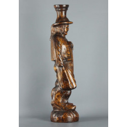 personnage-breton-en-bois-sculpte